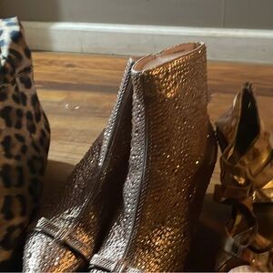 Elegant Gold Textured Women's Boots